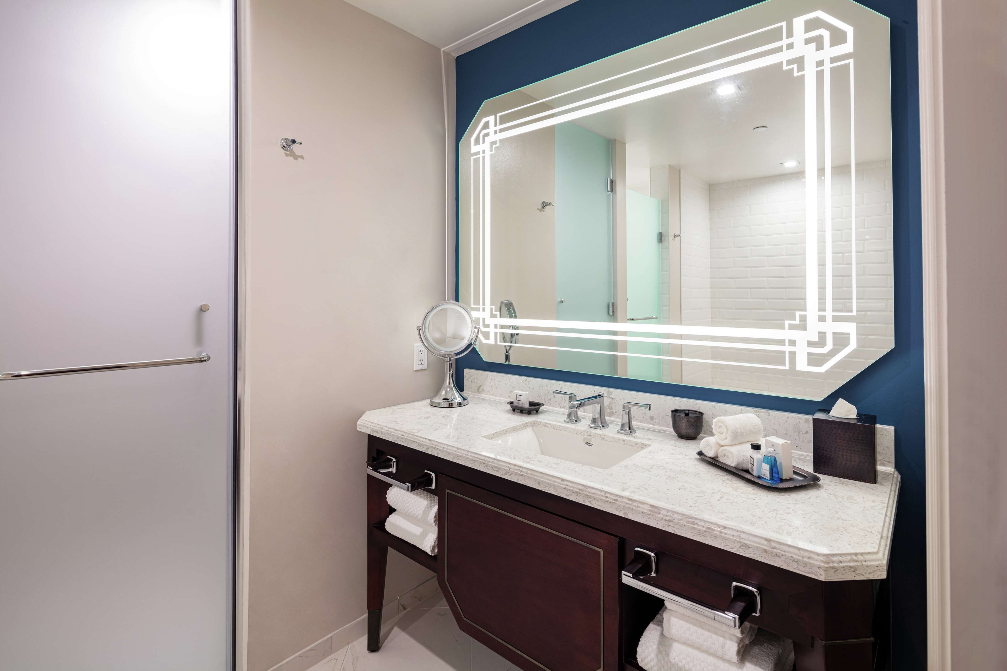 Studio Suite, 1 King Bed with Sofa bed | Bathroom shower