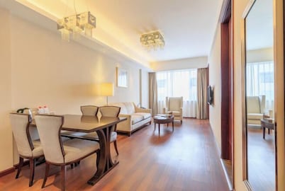 Minfa World Apartment Hotel Xiangyang (Zhuge Liang Square Wanda Plaza)