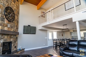 Télévision, cheminée