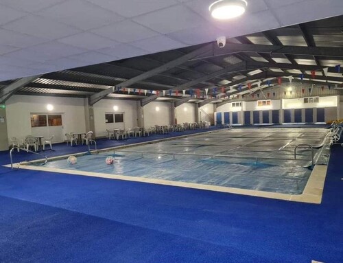 South facing family chalet 5 min stroll to the  beach and near Norfolk Broads