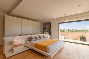5 bedrooms, in-room safe, iron/ironing board, travel crib - Great Villa with pool, playground, 5km to the beach Es Trenc, Campos, Mallorca (Campos)