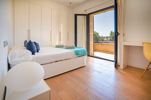 5 bedrooms, in-room safe, iron/ironing board, travel crib - Great Villa with pool, playground, 5km to the beach Es Trenc, Campos, Mallorca (Campos)