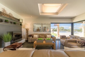 Smart TV, DVD player, table tennis - Great Villa with pool, playground, 5km to the beach Es Trenc, Campos, Mallorca (Campos)