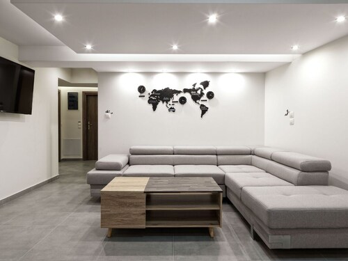 ENTERTAINMENTO 101 NEA SMIRNI