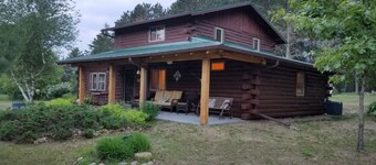 Rustic but modern  log cabin in Montello on 10 acres 1/2 hour from WI Dells  