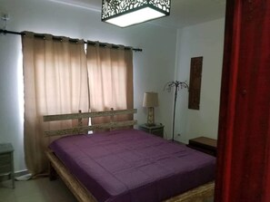 3 chambres, rideaux occultants, fer et planche à repasser