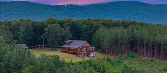 Fulton Resort | Pickleball Court + Hot Tub + Game Room + Fire Pit + See 4 states from the deck