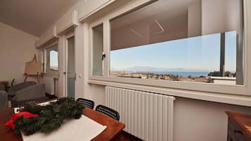 Villa, 4 Bedrooms | Living room | Flat-screen TV, fireplace