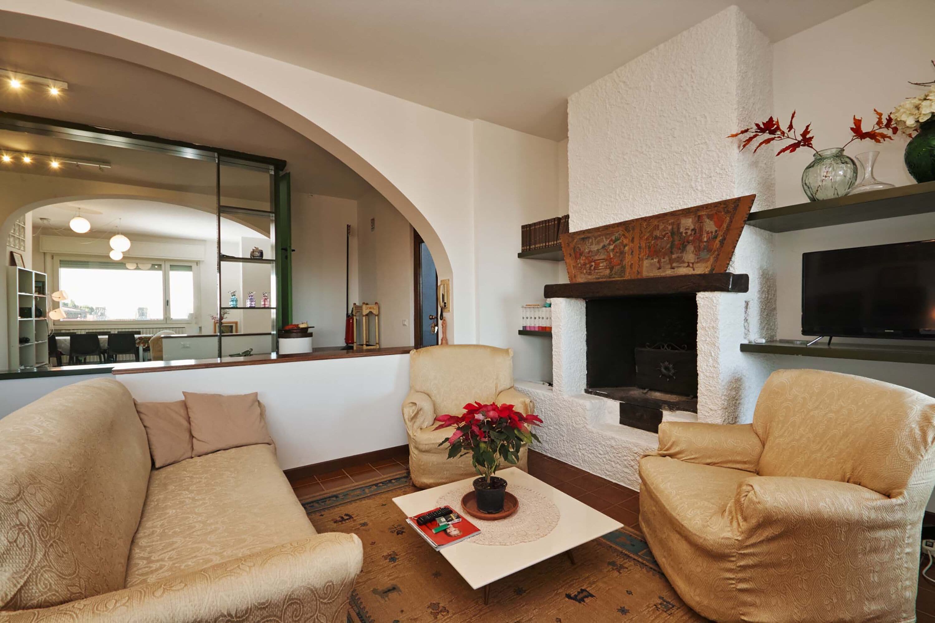 Villa, 4 Bedrooms | Living room | Flat-screen TV, fireplace