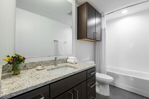 Basic Apartment, 2 Bedrooms | Bathroom | Free toiletries, hair dryer, towels - Stay Alfred at Market City Center (Chattanooga)