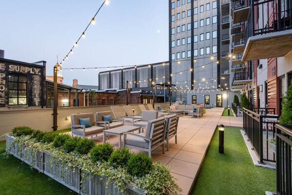 Courtyard - Stay Alfred at Market City Center (Chattanooga)