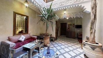 Coin salon dans le hall