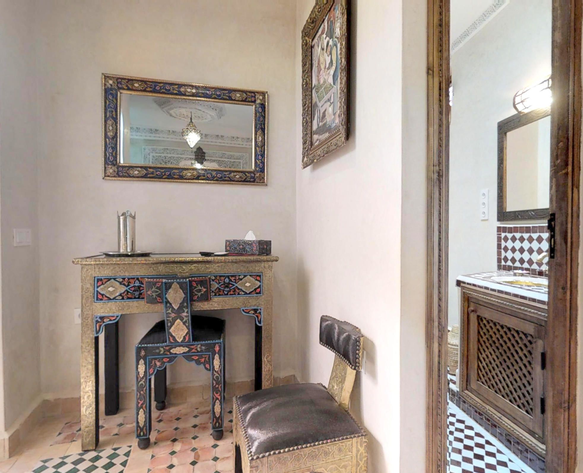 A room with a desk, a chair, and a mirror.