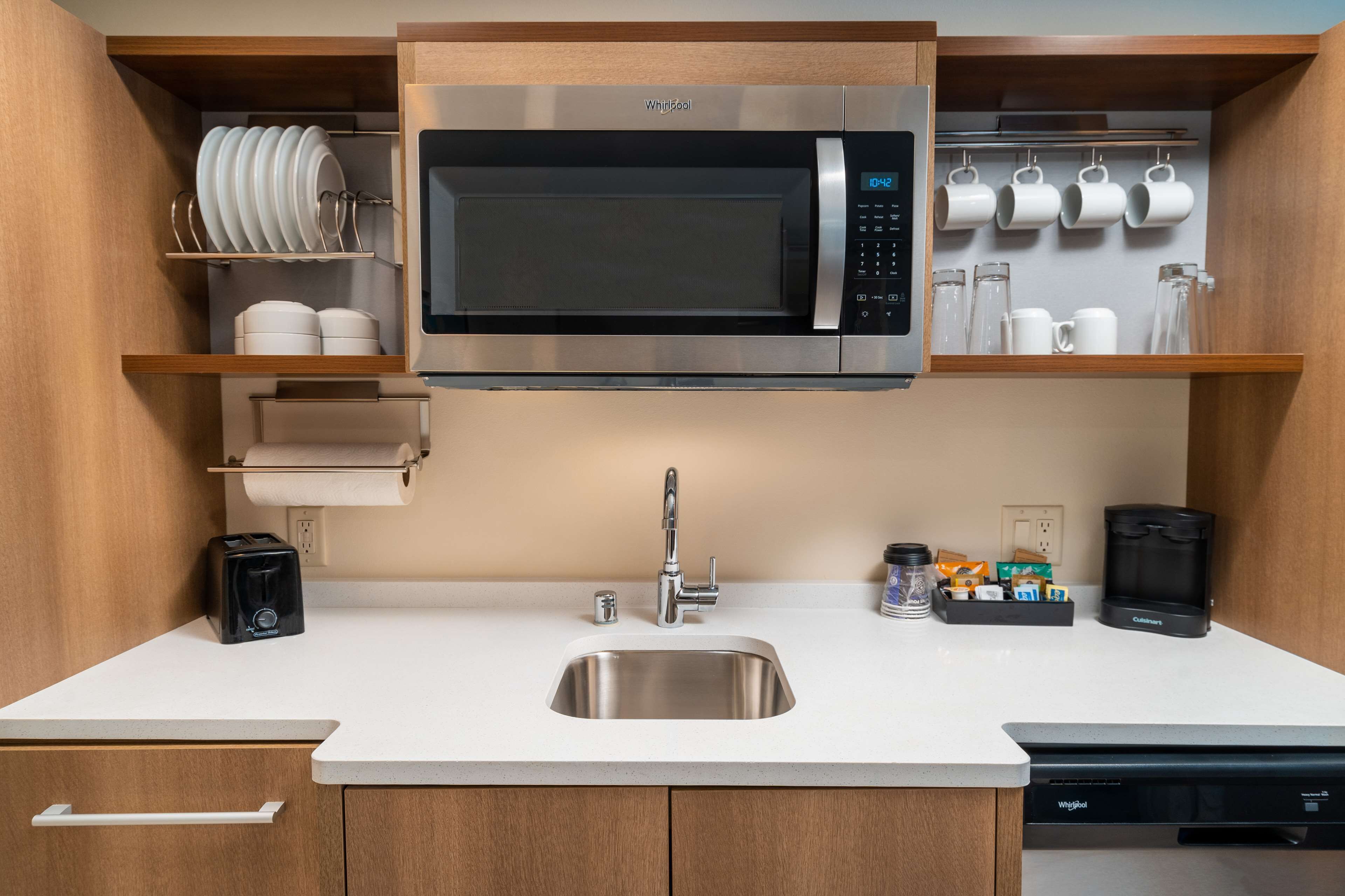 suite, 1 bedroom, non smoking | private kitchen | full-sized fridge, microwave, stovetop, dishwasher