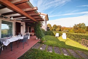 Apartamento básico, 2 quartos | Terraço/pátio