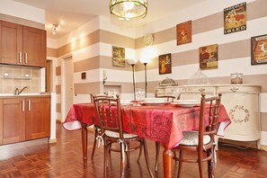 Basic-Apartment, 2 Schlafzimmer | Eigene Küche | Großer Kühlschrank, Ofen, Herdplatte, Geschirrspüler