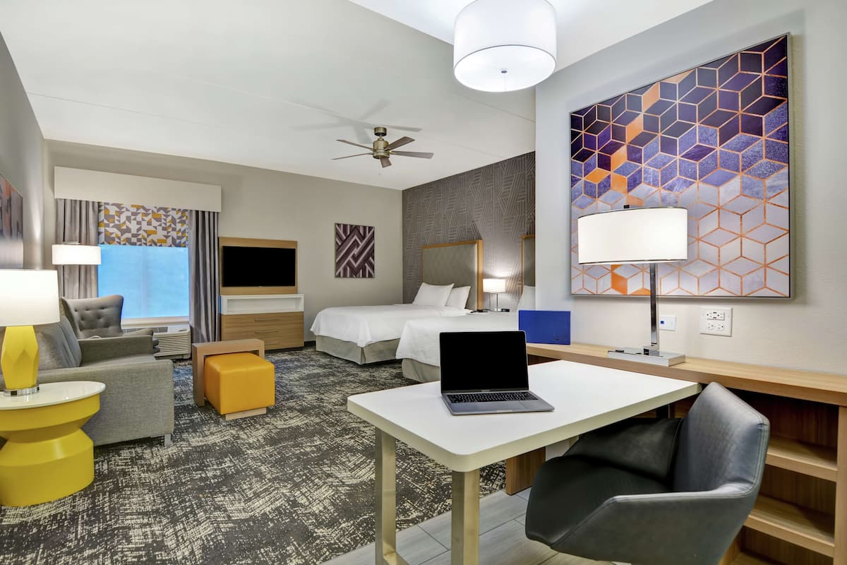 Studio Suite, Berbilang Katil, Non Smoking | Peti besi dalam bilik, langsir/tirai gelap terus, Wi-fi percuma 