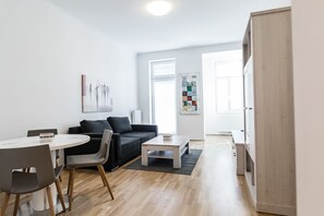 Apartment (Top 10a) | Living area | Smart TV - Flarent Vienna Apartments (Vienna)