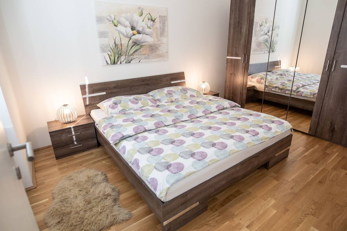 Apartamento (Top 10a) | Ropa de cama de alta calidad, edredones de plumas, decoración individual