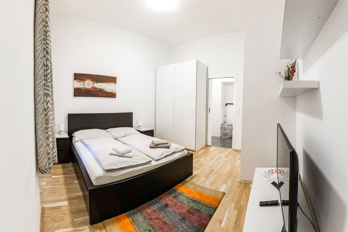 Apartamento (Top 7b) | Ropa de cama de alta calidad, edredones de plumas, decoración individual