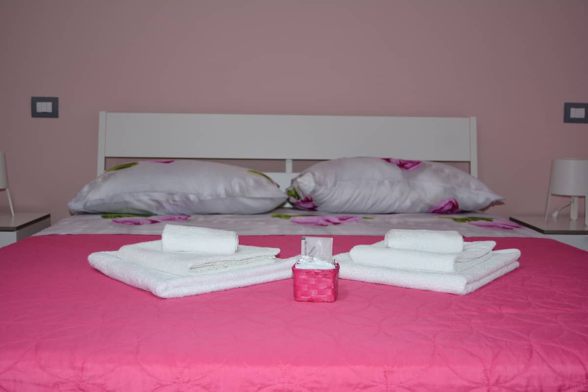 Classic Triple Room | Free WiFi, bed sheets