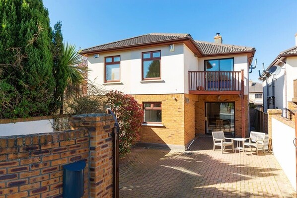 Exterior - Nice House in St. Augustine's Park, Blackrock (St Augustine's Park)