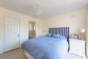 2 bedrooms - Nice House in St. Augustine's Park, Blackrock (St Augustine's Park)
