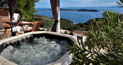 Villa Kornati ist ein romantisches Steinhaus mit herrlichem Blick auf die Kornaten.