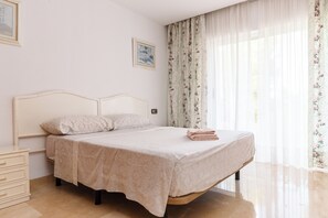 7 bedrooms, in-room safe, iron/ironing board, free WiFi