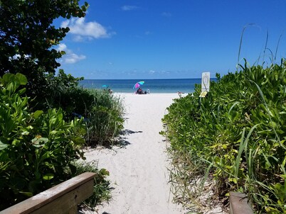 Keys stilt cottage lower unit