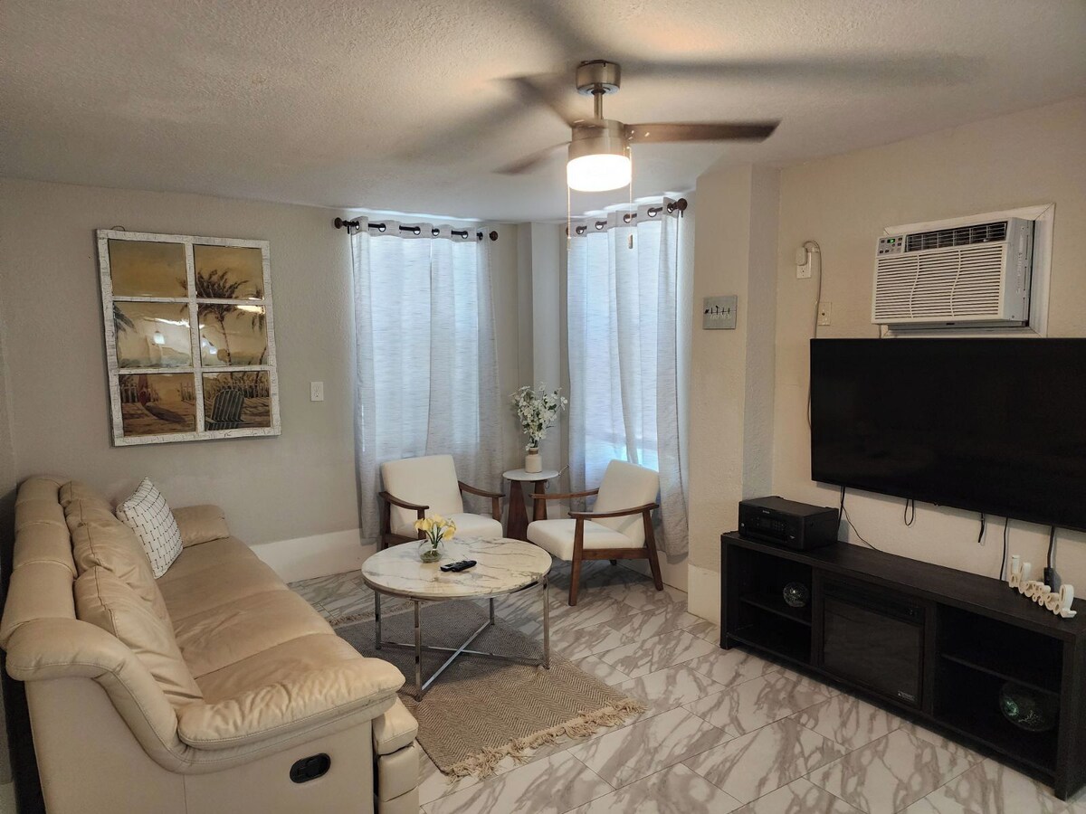 Tin City Hideaway: Keys Stilt Cottage Lower Unit, Naples