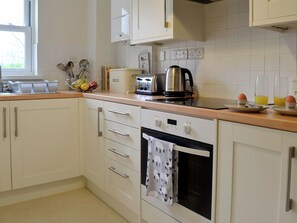 Cookware/dishes/utensils, freezer