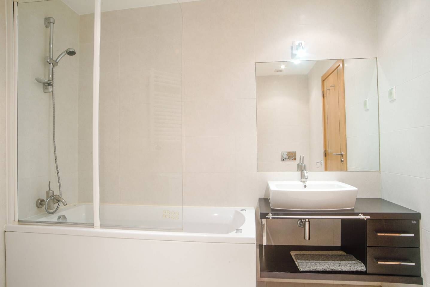 Bathtub, hair dryer, towels