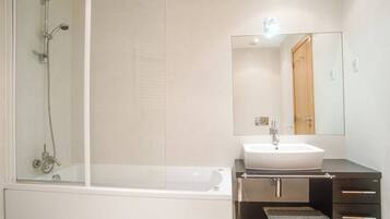 Bathtub, hair dryer, towels
