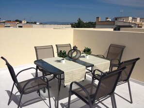 Outdoor dining - Vacation Home 2 Bedroom Luxury Home With Pool in Patroves (Albufeira)