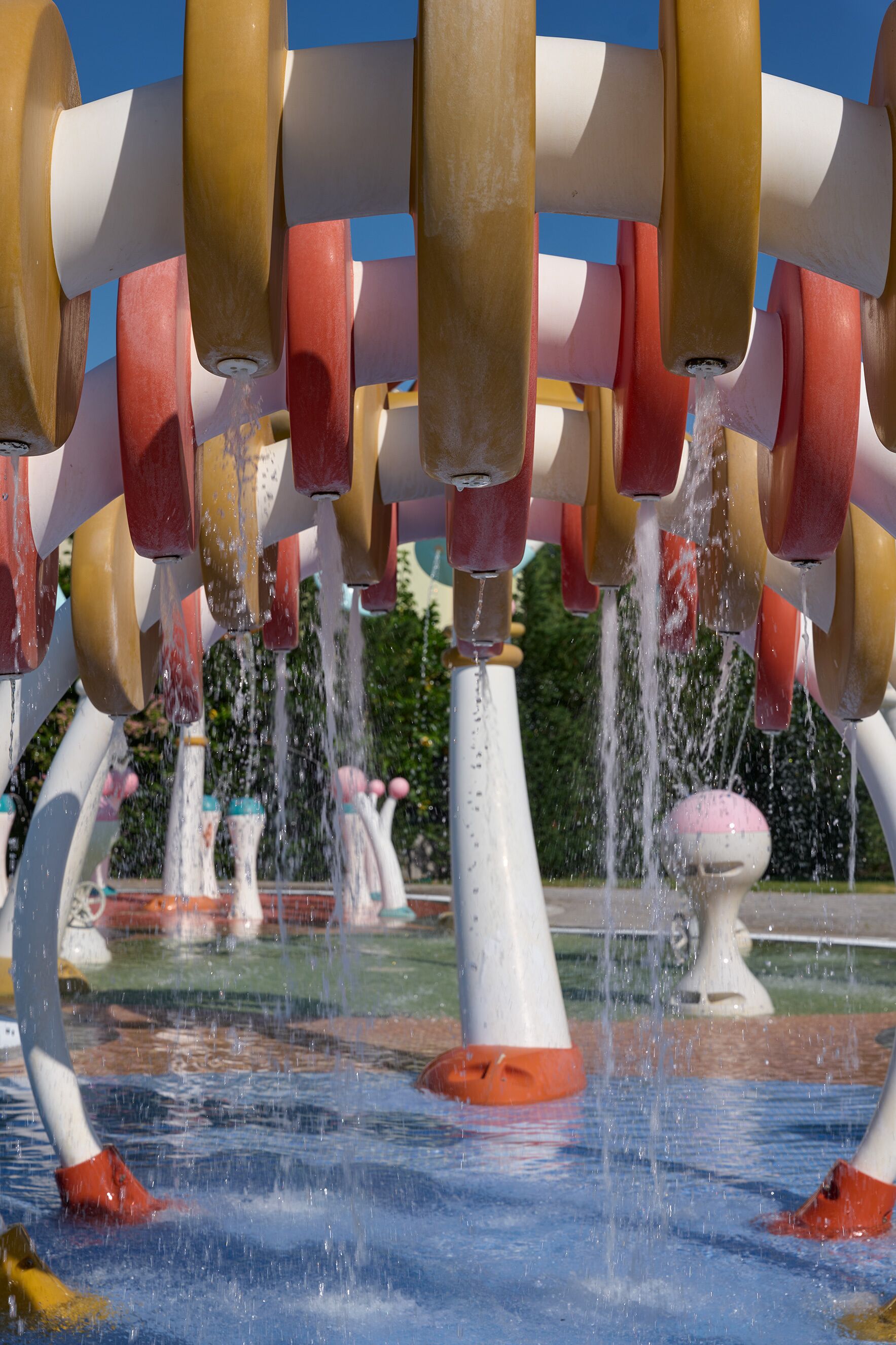 A water fountain with multiple nozzles spraying water.