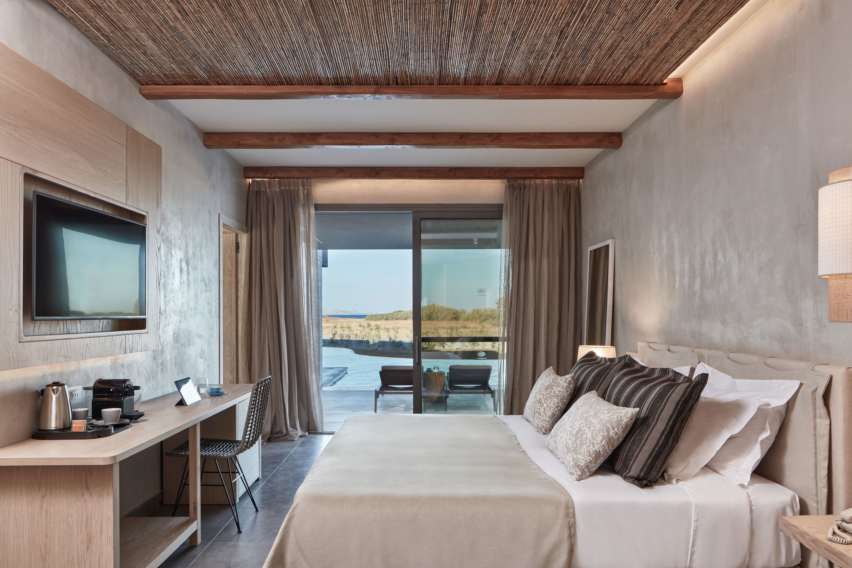 Family Suite Swim up Limited Sea View | เครื่องนอนระดับพรีเมียม, เตียงพร้อมฟูกเสริมที่นอน, มินิบาร์