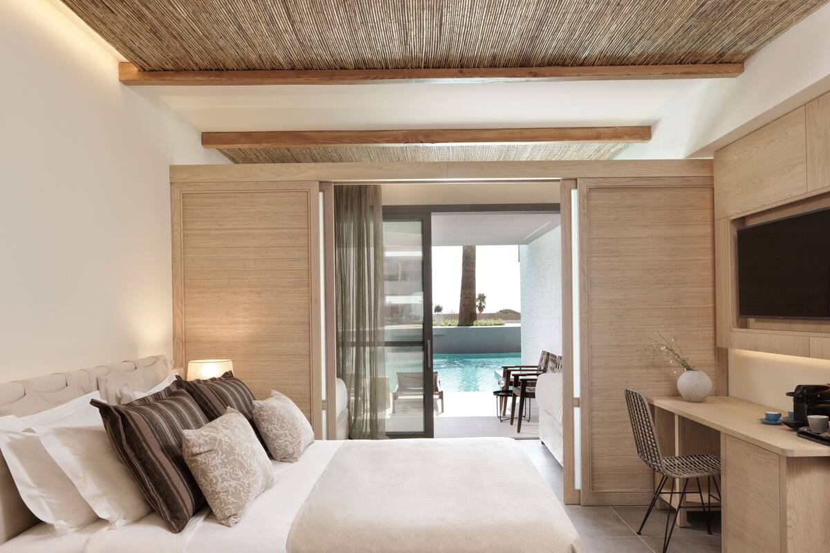 Family Room Swim up Pool View | 高級寝具、ピロートップベッド、ミニバー、セーフティボックス (室内)