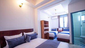 Blackout drapes, soundproofing, WiFi (free), bed sheets - Cine House (Fes)