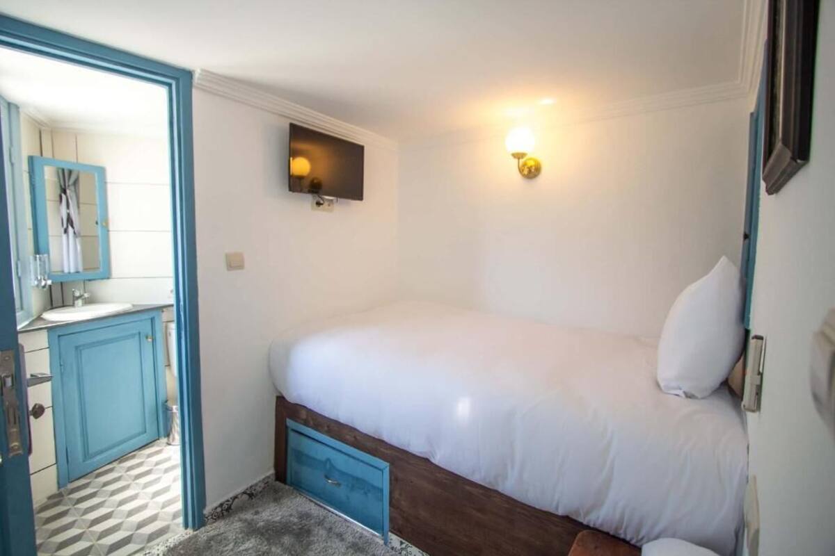 1 bedroom, blackout curtains, soundproofing, free WiFi