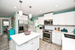 Fridge, microwave, oven, stovetop - 1 block to the beach! Adorable bungalow with Pool and Spa, great for families! (Anna Maria)