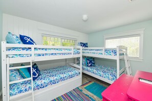 4 bedrooms, iron/ironing board, free WiFi, bed sheets