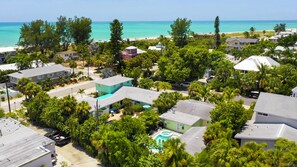 Exterior - 1 block to the beach! Adorable bungalow with Pool and Spa, great for families! (Anna Maria)