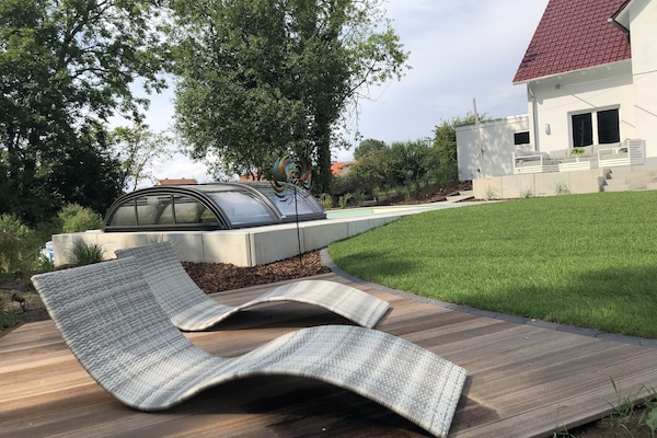 Kleine Terrasse im Wäldchen