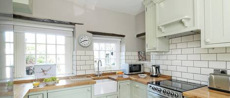 Dishwasher, cookware/dishes/utensils, freezer