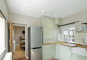 Dishwasher, freezer - 3 bedroom accommodation in Richmond (Richmond)