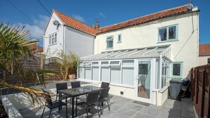 Outdoor dining - Bakers House, Wells Next Sea (Norfolk)