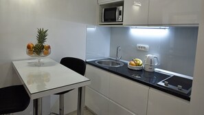 Estúdio luxo | Cozinha privada | Geladeira, chaleira elétrica