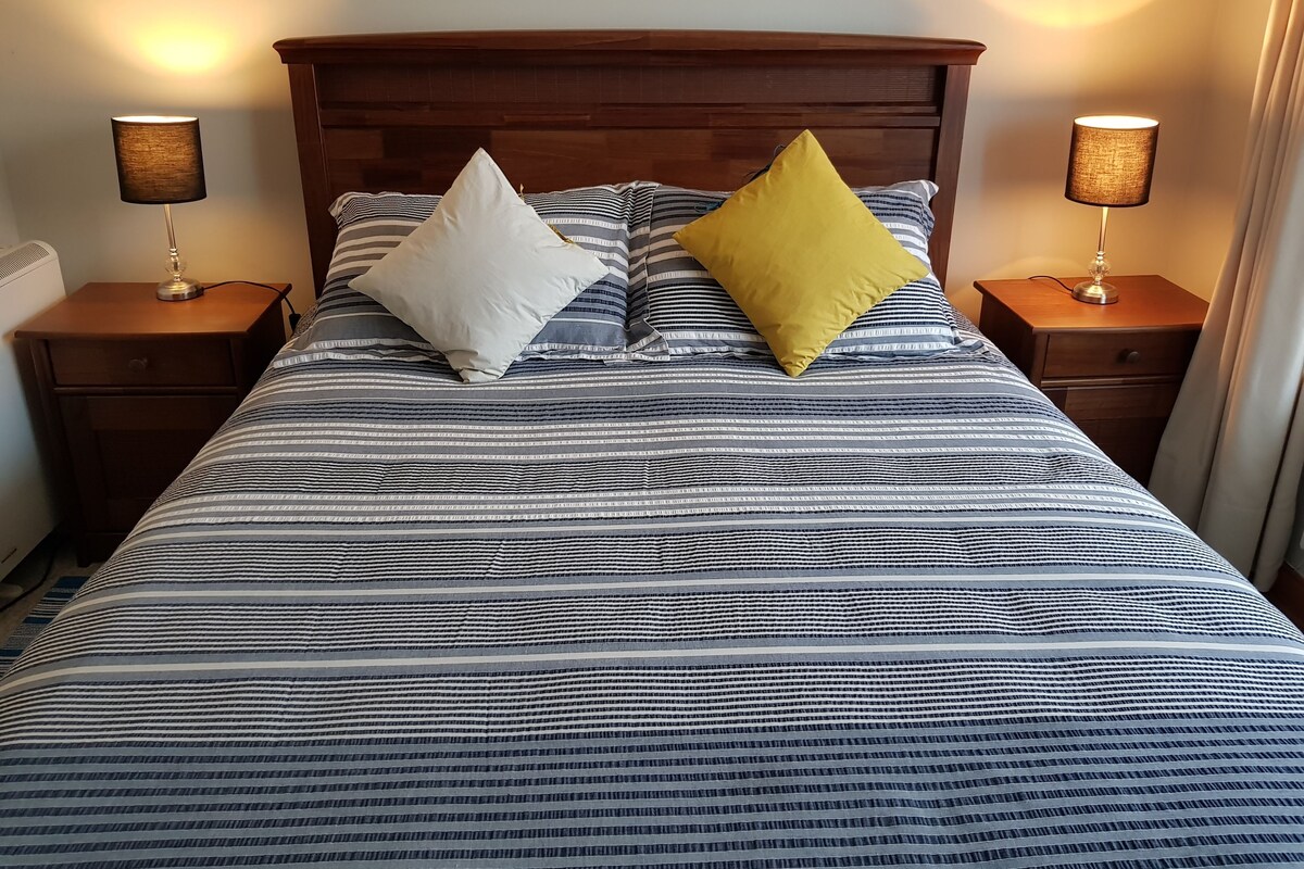 Chambre Double Supérieure, salle de bains privée, vue jardin | Rideaux occultants, Wi-Fi gratuit, draps fournis