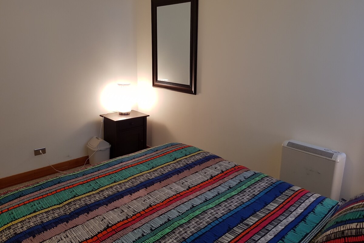Chambre Double Standard, salle de bains commune, vue ville | Rideaux occultants, Wi-Fi gratuit, draps fournis
